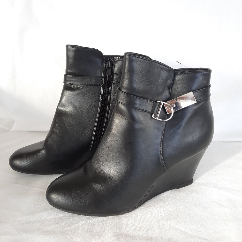 CL by Laundry Heeled Booties. Size 8